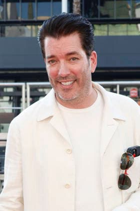 February 26, 2026, Los Angeles, California, USA: Jonathan Scott at a ceremony honoring producer John Davis with hand and foot prints at the TCL Chinese Theatre IMAX. Los Angeles USA - ZUMAg107 20260226_zep_g107_049 Copyright: xNinaxPrommerx