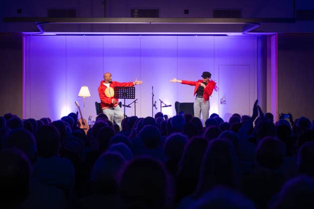 Op de Fründschop Heger and Dibaba on a reading tour Edewecht, Germany, 26 02 2026 Musician and entertainer Annie Heger and TV presenter Yared Dibaba present a musical reading They are currently on a reading tour in various cities with their book Op de Fründschop