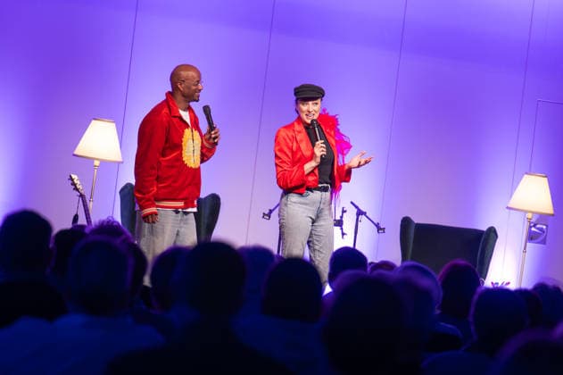 Op de Fründschop Heger and Dibaba on a reading tour Edewecht, Germany, 26 02 2026 Musician and entertainer Annie Heger and TV presenter Yared Dibaba present a musical reading They are currently on a reading tour in various cities with their book Op de Fründschop