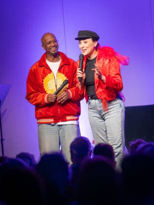 Op de Fründschop Heger and Dibaba on a reading tour Edewecht, Germany, 26 02 2026 Musician and entertainer Annie Heger and TV presenter Yared Dibaba present a musical reading They are currently on a reading tour in various cities with their book Op de Fründschop