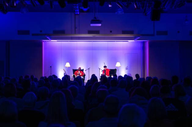 Op de Fründschop Heger and Dibaba on a reading tour Edewecht, Germany, 26 02 2026 Musician and entertainer Annie Heger and TV presenter Yared Dibaba present a musical reading They are currently on a reading tour in various cities with their book Op de Fründschop