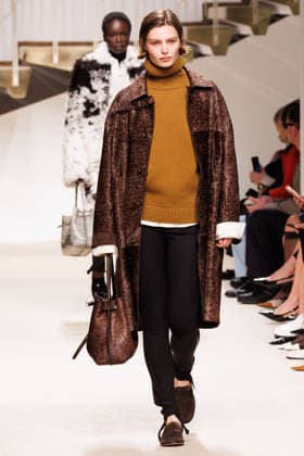 News - Tod s - Runway - Milan Fashion Week - Womenswear Fall Winter 2026 2027 A model walks the runway at the Tod s fashion show during the Milan Fashion Week - Womenswear Fall Winter 2026 2027 on February 27, 2026 in Milan, Italy. Photo: Cinzia Camela. Milan PAC Italy Copyright: xCinziaxCamelax xLiveMediax LPN_2317689