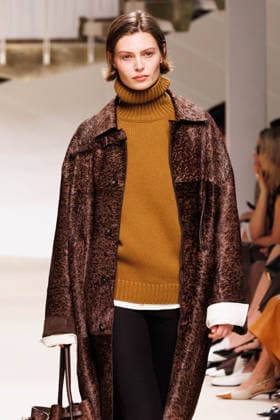 News - Tod s - Runway - Milan Fashion Week - Womenswear Fall Winter 2026 2027 A model walks the runway at the Tod s fashion show during the Milan Fashion Week - Womenswear Fall Winter 2026 2027 on February 27, 2026 in Milan, Italy. Photo: Cinzia Camela. Milan PAC Italy Copyright: xCinziaxCamelax xLiveMediax LPN_2317691