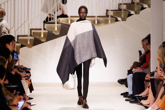 News - Tod s - Runway - Milan Fashion Week - Womenswear Fall Winter 2026 2027 A model walks the runway at the Tod s fashion show during the Milan Fashion Week - Womenswear Fall Winter 2026 2027 on February 27, 2026 in Milan, Italy. Photo: Cinzia Camela. Milan PAC Italy Copyright: xCinziaxCamelax xLiveMediax LPN_2317702
