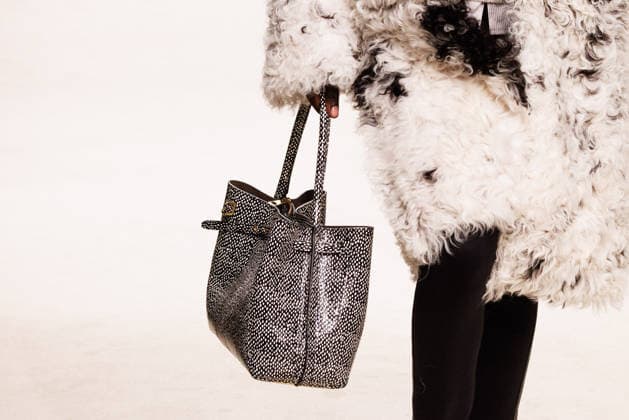 News - Tod s - Runway - Milan Fashion Week - Womenswear Fall Winter 2026 2027 A model (bag detail) walks the runway at the Tod s fashion show during the Milan Fashion Week - Womenswear Fall Winter 2026 2027 on February 27, 2026 in Milan, Italy. Photo: Cinzia Camela. Milan PAC Italy Copyright: xCinziaxCamelax xLiveMediax LPN_2317710