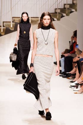 News - Tod s - Runway - Milan Fashion Week - Womenswear Fall Winter 2026 2027 A model walks the runway at the Tod s fashion show during the Milan Fashion Week - Womenswear Fall Winter 2026 2027 on February 27, 2026 in Milan, Italy. Photo: Cinzia Camela. Milan PAC Italy Copyright: xCinziaxCamelax xLiveMediax LPN_2317714