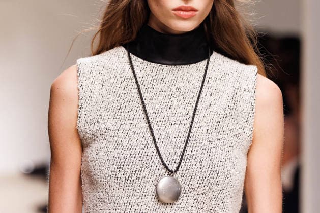 News - Tod s - Runway - Milan Fashion Week - Womenswear Fall Winter 2026 2027 A model (detail) walks the runway at the Tod s fashion show during the Milan Fashion Week - Womenswear Fall Winter 2026 2027 on February 27, 2026 in Milan, Italy. Photo: Cinzia Camela. Milan PAC Italy Copyright: xCinziaxCamelax xLiveMediax LPN_2317737
