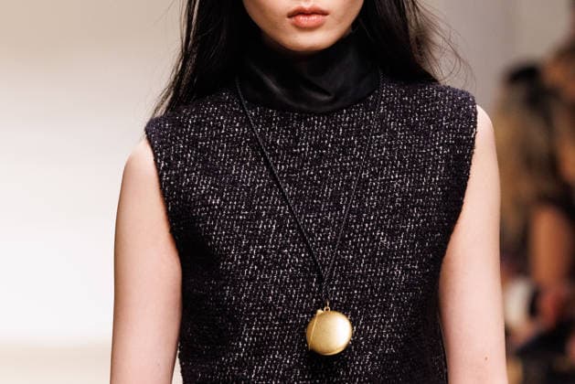 News - Tod s - Runway - Milan Fashion Week - Womenswear Fall Winter 2026 2027 A model (detail) walks the runway at the Tod s fashion show during the Milan Fashion Week - Womenswear Fall Winter 2026 2027 on February 27, 2026 in Milan, Italy. Photo: Cinzia Camela. Milan PAC Italy Copyright: xCinziaxCamelax xLiveMediax LPN_2317751