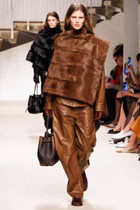 News - Tod s - Runway - Milan Fashion Week - Womenswear Fall Winter 2026 2027 A model walks the runway at the Tod s fashion show during the Milan Fashion Week - Womenswear Fall Winter 2026 2027 on February 27, 2026 in Milan, Italy. Photo: Cinzia Camela. Milan PAC Italy Copyright: xCinziaxCamelax xLiveMediax LPN_2317774