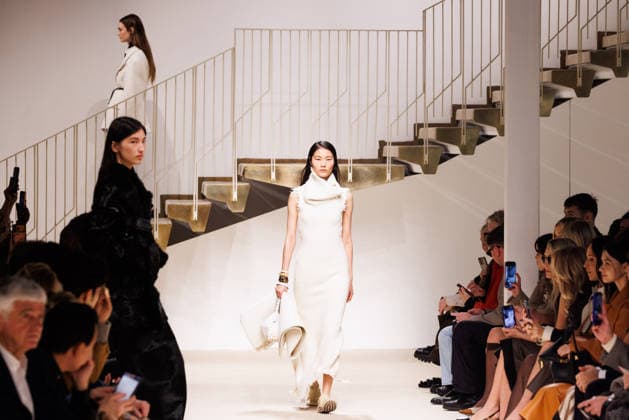 News - Tod s - Runway - Milan Fashion Week - Womenswear Fall Winter 2026 2027 A model walks the runway at the Tod s fashion show during the Milan Fashion Week - Womenswear Fall Winter 2026 2027 on February 27, 2026 in Milan, Italy. Photo: Cinzia Camela. Milan PAC Italy Copyright: xCinziaxCamelax xLiveMediax LPN_2317780
