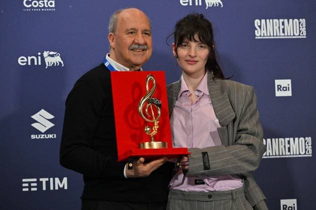 Photo IPP Felice De Martino Sanremo 27 02 2026 76th Italian Song Festival In the photo Giorgio Lecca radio entrepreneur presents the Lucio Dalla Press Room Award to singer Angelica Bove Italy Photo Press World Copyright