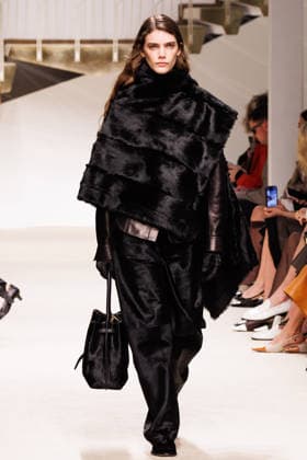 News - Tod s - Runway - Milan Fashion Week - Womenswear Fall Winter 2026 2027 A model walks the runway at the Tod s fashion show during the Milan Fashion Week - Womenswear Fall Winter 2026 2027 on February 27, 2026 in Milan, Italy. Photo: Cinzia Camela. Milan PAC Italy Copyright: xCinziaxCamelax xLiveMediax LPN_2317790