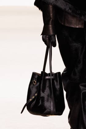 News - Tod s - Runway - Milan Fashion Week - Womenswear Fall Winter 2026 2027 A model (bag detail) walks the runway at the Tod s fashion show during the Milan Fashion Week - Womenswear Fall Winter 2026 2027 on February 27, 2026 in Milan, Italy. Photo: Cinzia Camela. Milan PAC Italy Copyright: xCinziaxCamelax xLiveMediax LPN_2317791