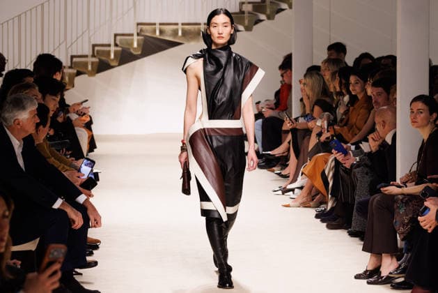 News - Tod s - Runway - Milan Fashion Week - Womenswear Fall Winter 2026 2027 A model walks the runway at the Tod s fashion show during the Milan Fashion Week - Womenswear Fall Winter 2026 2027 on February 27, 2026 in Milan, Italy. Photo: Cinzia Camela. Milan PAC Italy Copyright: xCinziaxCamelax xLiveMediax LPN_2317993