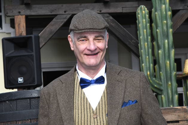 Heinrich Schafmeister is the new guest star of this years Karl May Festival At todays performance on February 27, 2026 in the Kalkberg Arena in Bad Segeberg, the popular TV star showed up in his original role outfit From June 2