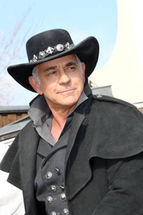 Florian Fitz is the new guest star of this years Karl May Festival At todays performance on February 27, 2026 in the Kalkberg Arena in Bad Segeberg, the popular TV star appeared in his original role outfit From June 27