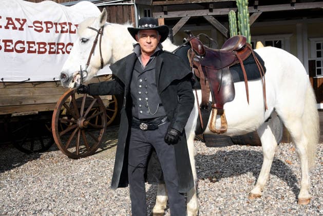 Florian Fitz is the new guest star of this years Karl May Festival At todays performance on February 27, 2026 in the Kalkberg Arena in Bad Segeberg, the popular TV star appeared in his original role outfit From June 27,