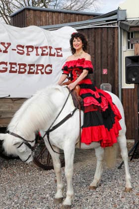 Isabel Varell plays the spirited Senorita Miranda Three celebrities In the Valley of Death Florian Fitz, Isabel Varell and Heinrich Schafmeister are the guest stars in the 2026 season of the Karl May Games in Bad Segeberg, photo session on 27 2 2026 in the Indian Village, open-air theater Bad Segeberg, Schleswig Holstein
