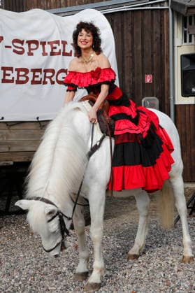 Isabel Varell plays the spirited Senorita Miranda Three celebrities In the Valley of Death Florian Fitz, Isabel Varell and Heinrich Schafmeister are the guest stars in the 2026 season of the Karl May Games in Bad Segeberg, photo session on 27 2 2026 in the Indian Village, open-air theater Bad Segeberg, Schleswig Holstein
