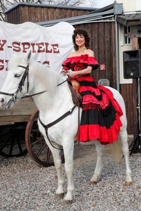 Isabel Varell plays the spirited Senorita Miranda Three celebrities In the Valley of Death Florian Fitz, Isabel Varell and Heinrich Schafmeister are the guest stars in the 2026 season of the Karl May Games in Bad Segeberg, photo session on 27 2 2026 in the Indian Village, open-air theater Bad Segeberg, Schleswig Holstein