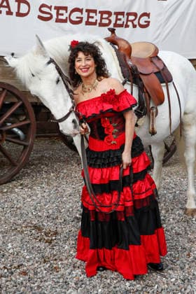 Isabel Varell plays the spirited Senorita Miranda Three celebrities In the Valley of Death Florian Fitz, Isabel Varell and Heinrich Schafmeister are the guest stars in the 2026 season of the Karl May Games in Bad Segeberg, photo session on 27 2 2026 in the Indian Village, open-air theater Bad Segeberg, Schleswig Holstein