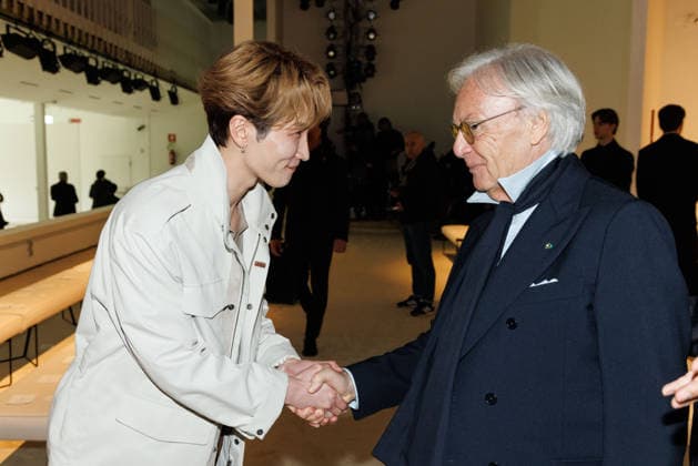 News - Tod s - Front Row - Milan Fashion Week - Womenswear Fall Winter 2026 2027 Shota-Kun Watanabe and Diego Della Valle shake hands during Tod s fashion show during the Milan Fashion Week - Womenswear Fall Winter 2026 2027 on February 27, 2026 in Milan, Italy. Photo: Cinzia Camela. Milan PAC Italy Copyright: xCinziaxCamelax xLiveMediax LPN_2318114