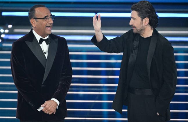 February 27, 2026, Sanremo, Italy: (L-R) Sanremo Festival host and artistic director Carlo Conti with Italian actor Alessandro Siani on stage at the Ariston theatre during the 76th edition of the Sanremo Italian Song Festival, in Sanremo, Italy, 27 February 2026. The music festival will run from 24 to 28 February 2026. ANSA RICCARDO ANTIMIANI. Sanremo Italy  - ZUMAa110 20260227_zaf_a110_121 Copyright: xRiccardoxAntimianix