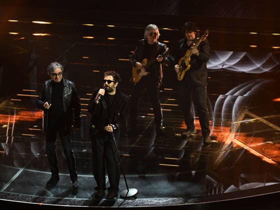 Sanremo, 76th Italian Song Festival. Fourth Night. Pictured: Tommaso Paradiso with Stadio.  Copyright: xMaurizioxD Avanzox xipa-agency.netx xPoolxSanremox02x IPA_Agency_IPA72121837