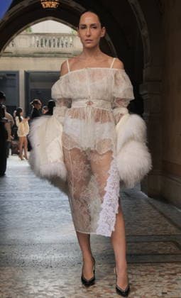 Milan, Milan Women s Fashion Week Fall Winter 2026 27 - Women s Fashion, Fall Winter 2026 27 - Blumarine fashion show - arrivals In the photo: Guest  Copyright: xLucaxPontix xipa-agency.netx xx IPA_Agency_IPA72127392