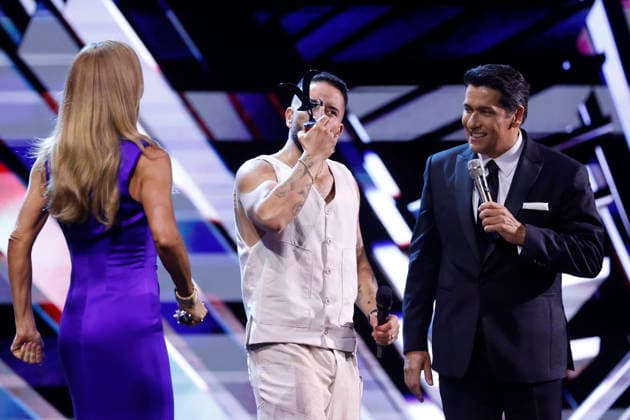 Vina del Mar, February 27, 2026 Comedian Santiago Endara, with his character Pastor Rocha receives the silver seagull during his performance at the sixth night of the Vina del Mar Festival 2026 Sebastian Cisternas Aton Chile, Vina del Mar Chile Aton 1129521  Copyright: SEBASTIANxCISTERNAS xATONxCHILE