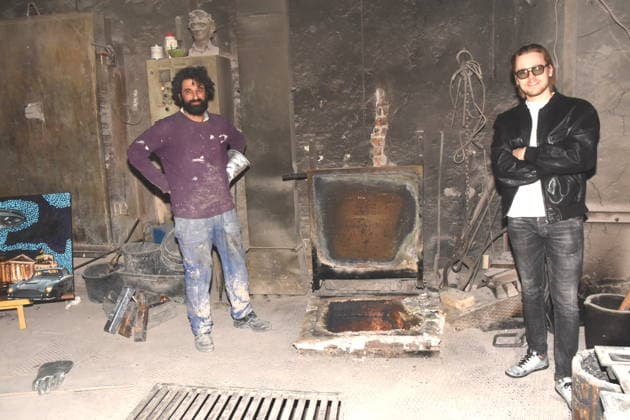 In front of oil furnace Heating Aslan Goektepe Art Foundry Owner Max Mavlor Contemporary Artist Munich 27 02 2026 Kunstgiesserei Muenchen Schleissheimerstrasse Title Painting, Sculpture and New Art Vernissage One dead, three living, one hundred years of foundry When art defies the algorithm Photo Muenchen