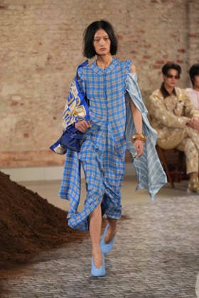 Milano Fashion Week - Women F W 26-27 Moschino fashion show Catwalk Milan, Italy Milano Fashion Week - Women F W 26-27 Moschino fashion show Catwalk Milan, Italy 27th February 2026 SGPItalia id 134549_002 * Not Exclusive  Copyright: xMarcoxErbax