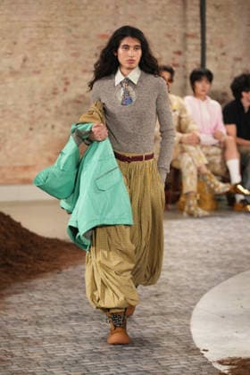 Milano Fashion Week - Women F W 26-27 Moschino fashion show Catwalk Milan, Italy Milano Fashion Week - Women F W 26-27 Moschino fashion show Catwalk Milan, Italy 27th February 2026 SGPItalia id 134549_002 * Not Exclusive  Copyright: xMarcoxErbax