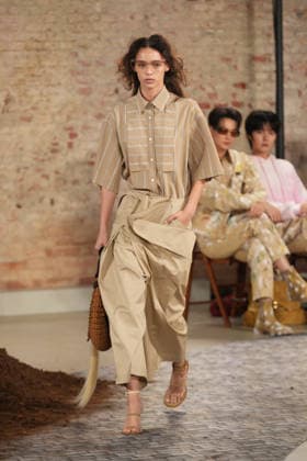 Milano Fashion Week - Women F W 26-27 Moschino fashion show Catwalk Milan, Italy Milano Fashion Week - Women F W 26-27 Moschino fashion show Catwalk Milan, Italy 27th February 2026 SGPItalia id 134549_002 * Not Exclusive  Copyright: xMarcoxErbax
