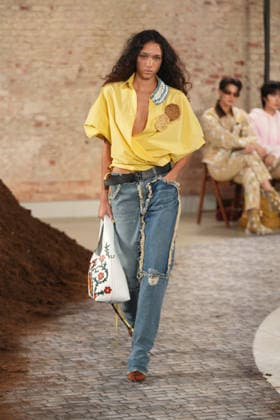 Milano Fashion Week - Women F W 26-27 Moschino fashion show Catwalk Milan, Italy Milano Fashion Week - Women F W 26-27 Moschino fashion show Catwalk Milan, Italy 27th February 2026 SGPItalia id 134549_002 * Not Exclusive  Copyright: xMarcoxErbax