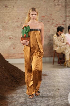 Milano Fashion Week - Women F W 26-27 Moschino fashion show Catwalk Milan, Italy Milano Fashion Week - Women F W 26-27 Moschino fashion show Catwalk Milan, Italy 27th February 2026 SGPItalia id 134549_002 * Not Exclusive  Copyright: xMarcoxErbax