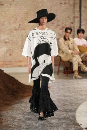 Milano Fashion Week - Women F W 26-27 Moschino fashion show Catwalk Milan, Italy Milano Fashion Week - Women F W 26-27 Moschino fashion show Catwalk Milan, Italy 27th February 2026 SGPItalia id 134549_002 * Not Exclusive  Copyright: xMarcoxErbax