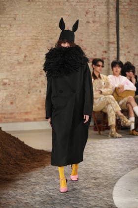 Milano Fashion Week - Women F W 26-27 Moschino fashion show Catwalk Milan, Italy Milano Fashion Week - Women F W 26-27 Moschino fashion show Catwalk Milan, Italy 27th February 2026 SGPItalia id 134549_002 * Not Exclusive  Copyright: xMarcoxErbax