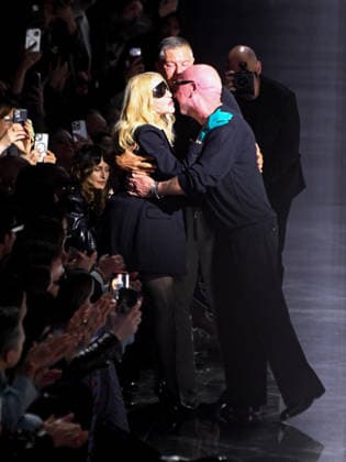 MFW - Madonna At Dolce & Gabbana Fashion Show Singer Madonna kisses fashion designer Domenico Dolce at the end of the runway at the Dolce & Gabbana fashion show during the Milan Fashion Week - Womenswear Fall Winter 2026 2027 on February 28, 2026 in Milan, Italy. Photo by Maurizio Maule IPA ABACAPRESS.COM Milan Italy  Copyright: xMaulexMaurizio IPA ABACAx