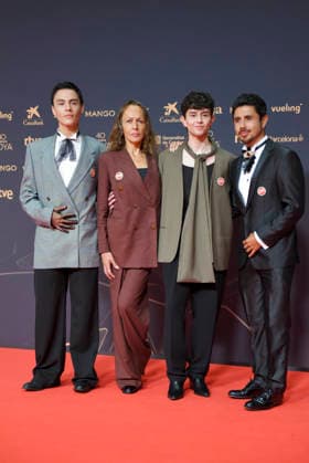 Red carpet of the Goya Awards 2026 The crew of the film La misteriosa mirada del flamenco poses on the red carpet of the 40th edition of the Goya Awards, at the Auditori del Centre de Convencions Internacionals, on February 28, 2026, in Barcelona, Cataluna Spain The awards are given annually by the Academy of Motion Picture Arts and Sciences of Spain AACCE with the aim of rewarding the best professionals in each of the various technical and creative specialties of Spanish cinema 28 FEBRUARY 2026 RED CARPET BARCELONA GOYA AWARDS CINEMA AWARDS Barcelona Catalunya Barcelona Catalunya Catalunya Spain  Copyright: xAlbertoxParedesx 7327920