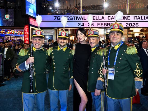 Sanremo, 76th Italian Song Festival. Premiere Festival 2026 - Episode 8 - Pictured: Ema Stokholma poses with the band.  Copyright: xManuelexMangiarottix xipa-agency.netx xPoolxSanremox02x IPA_Agency_IPA72167059