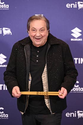 76th Italian Song Festival, February 28, 2026, Sanremo. 76th Italian Song Festival. Photocall. Pictured is Tullio De Piscopo and his drumsticks for his 80th birthday., Credit:Maria Laura Antonelli Avalon Italy, Sanremo  Copyright: xMariaxLauraxAntonellix xAvalonx 1078998574