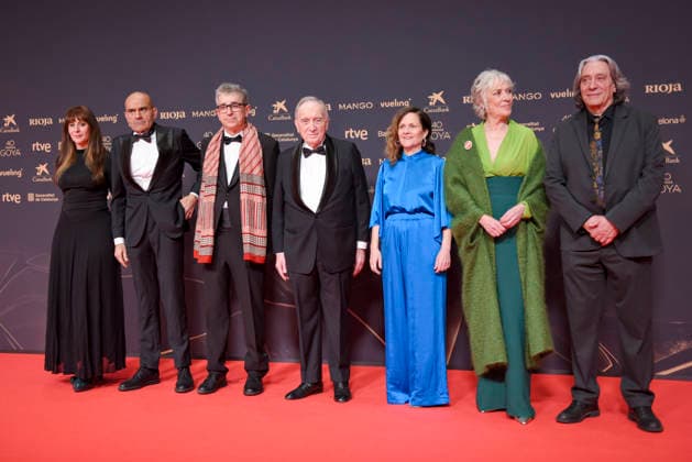 Goya Awards red carpet 2026 The president of the Spanish Film Academy, Fernando Méndez Leite c , poses on the red carpet of the 40th edition of the Goya Awards, at the Auditori del Centre de Convencions Internacionals, on February 28, 2026, in Barcelona, Cataluna Spain The awards are given annually by the Academy of Motion Picture Arts and Sciences of Spain AACCE with the aim of rewarding the best professionals in each of the various technical and creative specialties of Spanish cinema 28 FEBRUARY 2026 Barcelona, Cataluna Barcelona, Cataluna Espana  Copyright: xAlbertoxParedesx 7328298