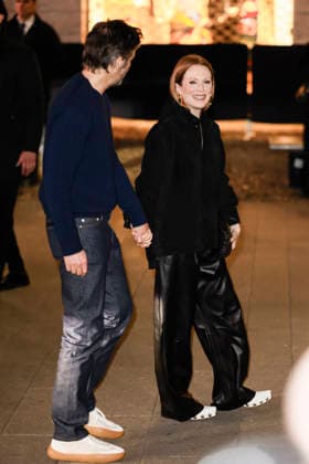 Bottega Veneta - Guest - Milan Fashion Week - Womenswear Fall Winter 2026 2027 MILAN, ITALY - FEBRUARY 28: Julianne Moore, Bart Freundlich arrive to Bottega Veneta fashion show during the Milan Womenswear Fall Winter 2026 2027 Fashion Week on February 28, 2026 in Milan, Italy. Photo by Marco Piovanotto Abacapress.com Milan Italy  Copyright: xPiovanottoxMarco ABACAx