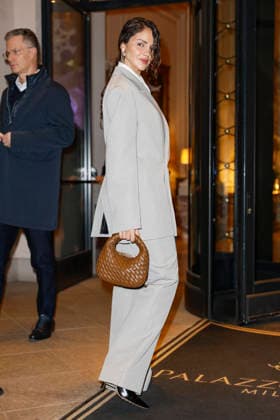 Bottega Veneta - Guest - Milan Fashion Week - Womenswear Fall Winter 2026 2027 MILAN, ITALY - FEBRUARY 28: Eiza González arrives to her hotel after attending Bottega Veneta fashion show during the Milan Womenswear Fall Winter 2026 2027 Fashion Week on February 28, 2026 in Milan, Italy. Photo by Marco Piovanotto Abacapress.com  Copyright: xPiovanottoxMarco ABACAx