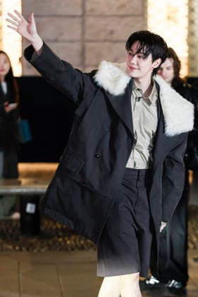Bottega Veneta - Guest - Milan Fashion Week - Womenswear Fall Winter 2026 2027 MILAN, ITALY - FEBRUARY 28: Dew arrives to Bottega Veneta fashion show during the Milan Womenswear Fall Winter 2026 2027 Fashion Week on February 28, 2026 in Milan, Italy. Photo by Marco Piovanotto Abacapress.com Milan Italy  Copyright: xPiovanottoxMarco ABACAx