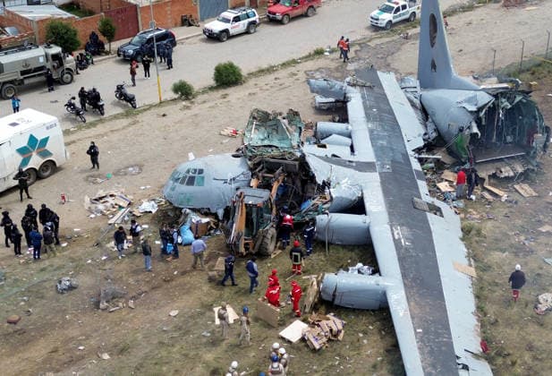 News Themen der Woche KW09 (260301) -- EL ALTO, March 1, 2026 -- A drone photo taken on Feb. 28, 2026 shows a military plane crash site at El Alto International Airport in El Alto, Bolivia. The death toll from a plane crash in the Bolivian city of El Alto on Friday has risen to 22, including four children, Health Minister Marcela Flores confirmed on Saturday. The crash occurred Friday night when a Bolivian Air Force Hercules C-130 military aircraft veered off the runway upon landing at El Alto International Airport and collided with public roads. Dozens were injured and about 20 vehicles, including public transport, were destroyed. (Photo by Xinhua) (SpotNews) BOLIVIA-EL ALTO-MILITARY PLANE-CRASH-AFTERMATH JavierxMamani 