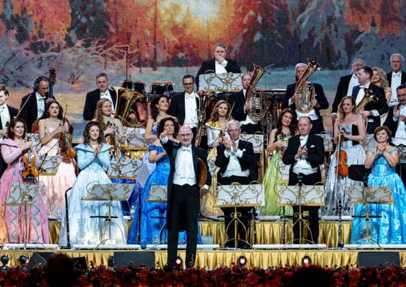 28 02 2026, xlakx, Entertainment, Andre Rieu Tour 2026 v l Michel Tirabosco Panflute on Andre Rieus tour at the Uber Arena Berlin Berlin Daniel Lakomski
