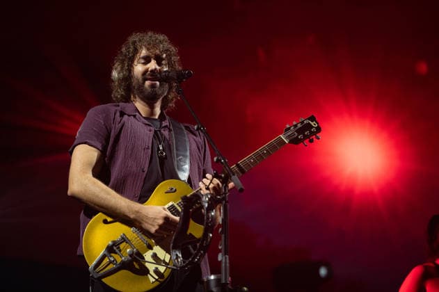 Mikel Izal actua performance in Madrid, Spain - 28 Feb 2026 Artist Mikel Izal actua, seen performing live on stage at the Movistar Arena. Madrid Spain Copyright: xAtilanoxGarciax xSOPAxImagesx photos06820