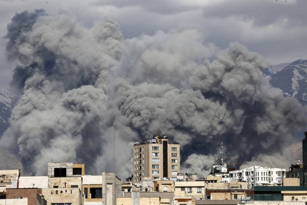 News Themen der Woche KW09 Explosions heard in Tehran as new Israeli airstrikes hit Iranian capital TEHRAN, IRAN - MARCH 01: Smoke rises from the area after it was targeted in attacks as a series of explosions are heard in Tehran, Iran on March 01, 2026. The Islamic Republic of Iran Broadcasting (IRIB) building after Iranian authorities said it was targeted in the attacks, as the Iranian army announced it had launched new strikes against U.S. and Israeli targets Fatemeh Bahrami Anadolu Tehran Iran. Editorial use only. Please get in touch for any other usage.  Copyright: x2026xAnadoluxFatemehxBahramix